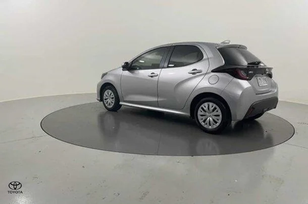 2023 Toyota Yaris Ascent Sport image 3