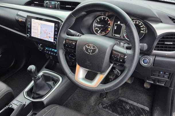 2021 Toyota Hilux SR5 image 13