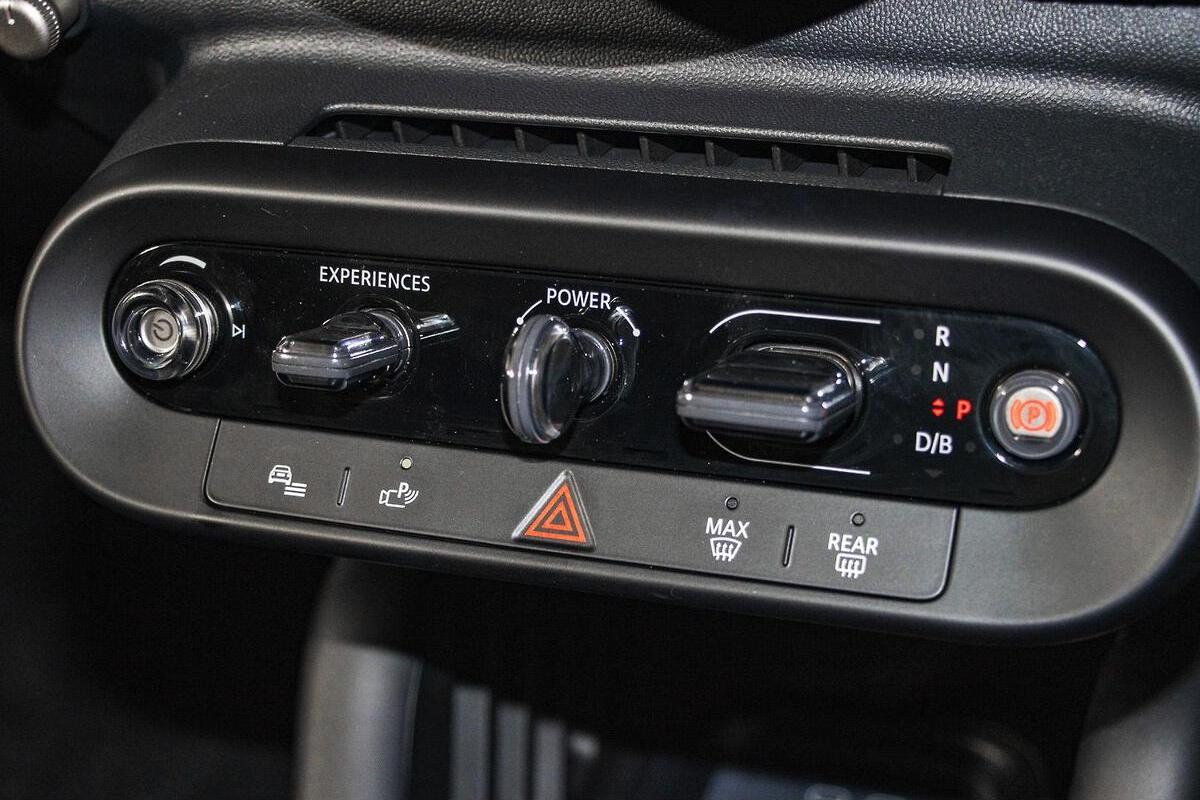 2024 MINI Cooper SE Favoured Auto image 12