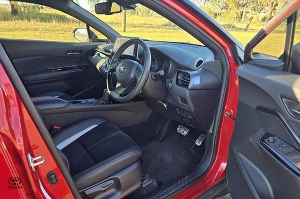 2021 Toyota C-HR Hybrid GR-S image 13