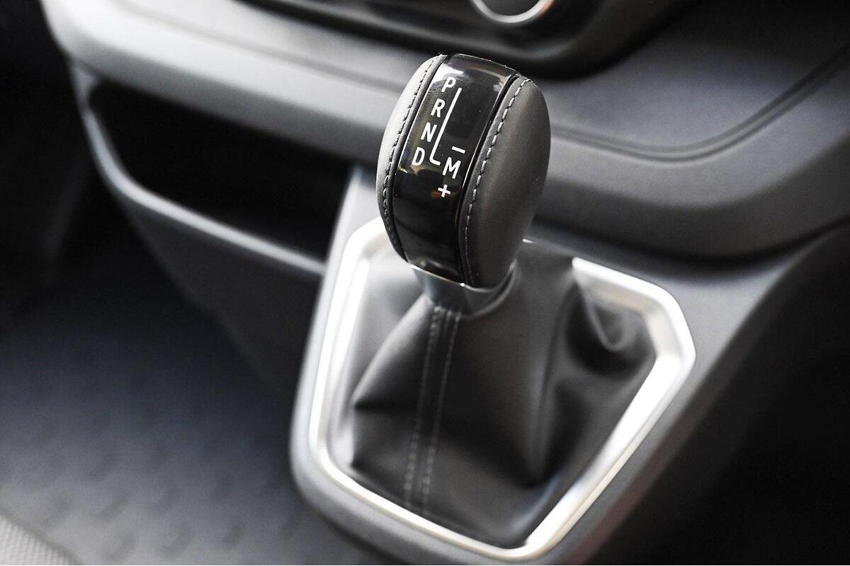 2024 Renault Trafic Crew Pro LWB Auto MY24 image 16