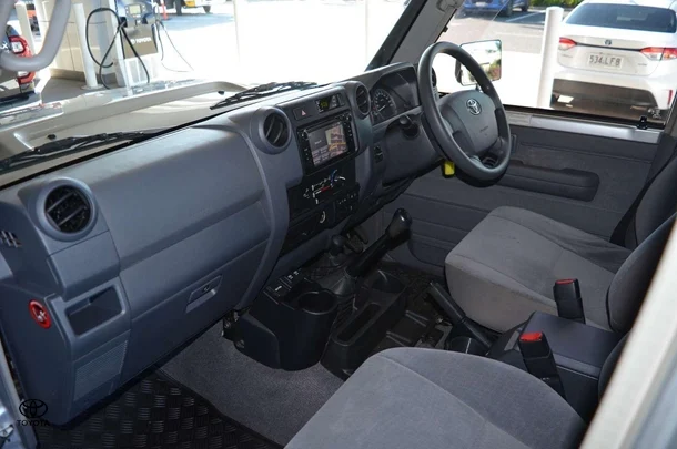 2020 Toyota LC Military GXL image 25