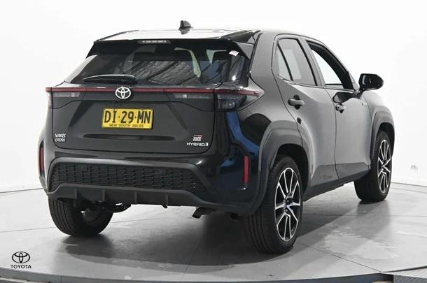 2022 Toyota Yaris Cross Hybrid GR-S image 5