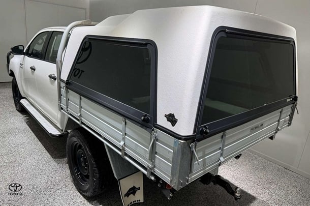 2022 Toyota Hilux SR image 4