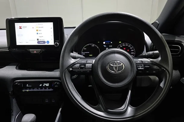 2024 Toyota Yaris HB Hybrid Ascent Sport image 14