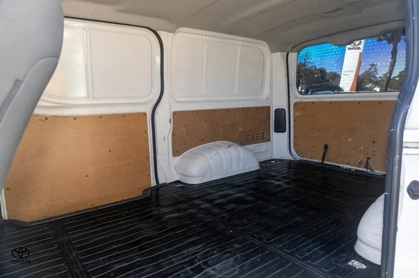 2022 Toyota HIACE LWB image 9