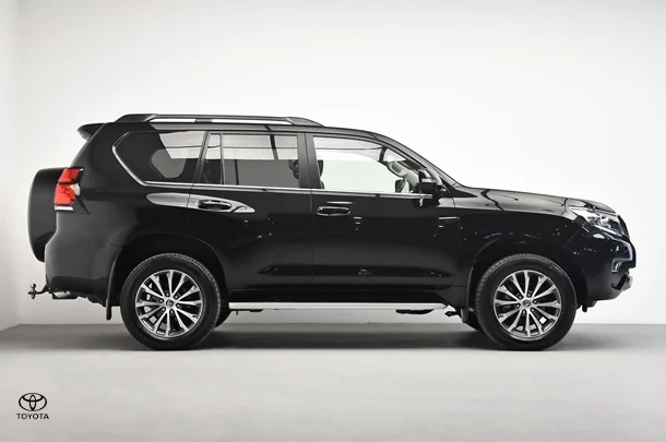 2023 Toyota Prado Kakadu image 3