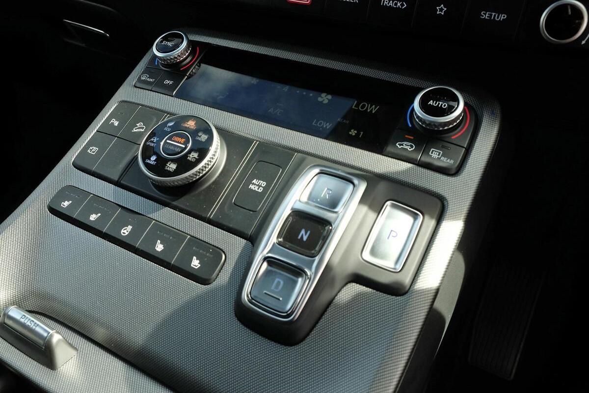 2025 Hyundai Palisade Calligraphy Black Ink Auto AWD MY25 image 11