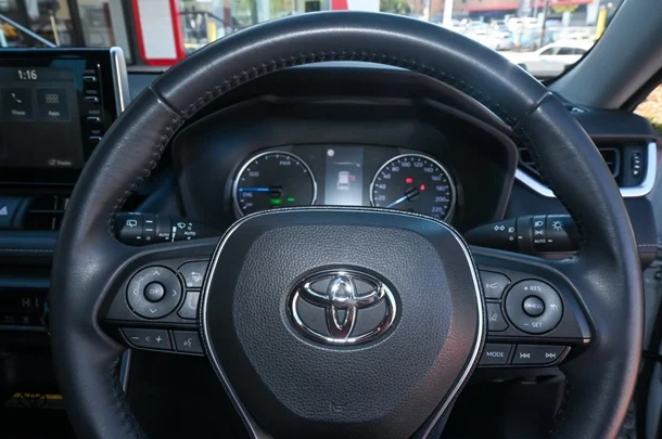 2020 TOYOTA RAV4 Hybrid GXL-2WD image 11