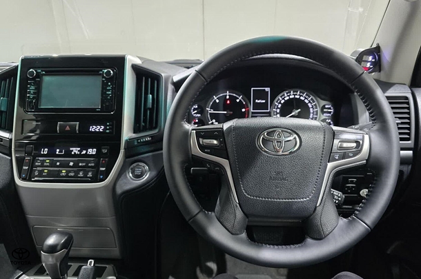 2020 Toyota Landcruiser GXL image 13