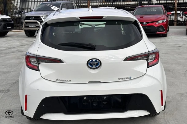 2022 Toyota Corolla Hatch Hybrid Ascent Sport image 5