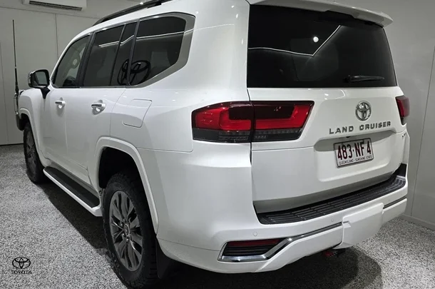 2022 Toyota Landcruiser Sahara ZX image 4