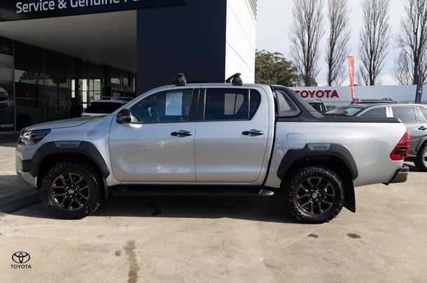 2021 Toyota Hilux 4x4 Rogue image 3