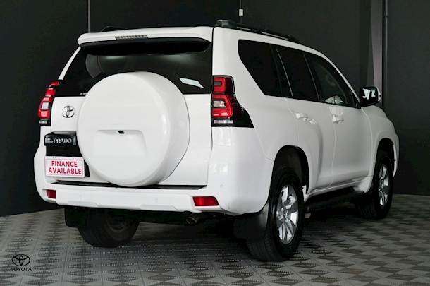 2023 Toyota Prado GXL image 4