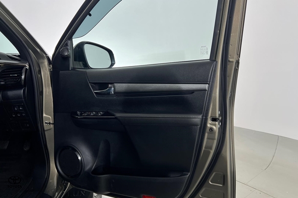 2023 Toyota Hilux 4x4 Rogue image 14