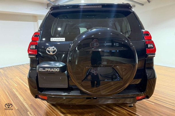2018 Toyota Prado VX image 8