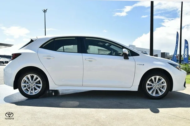 2024 Toyota Corolla Hatch Hybrid Ascent Sport image 2