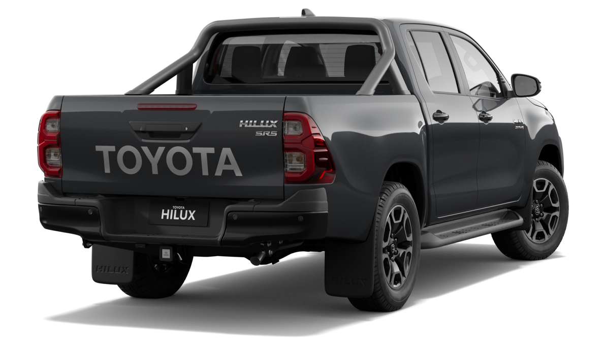 2025 Toyota Hilux 4x4 SR5 48V Double-Cab Pick-Up image 3