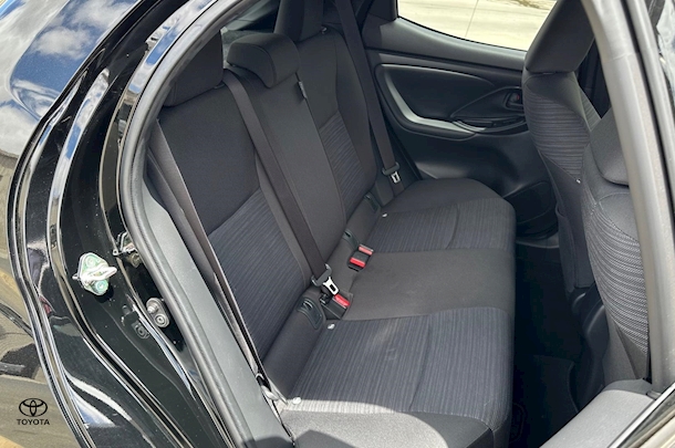 2023 Toyota Yaris SX image 12