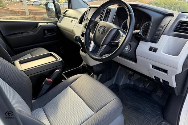 2021 Toyota Hiace LWB image 10