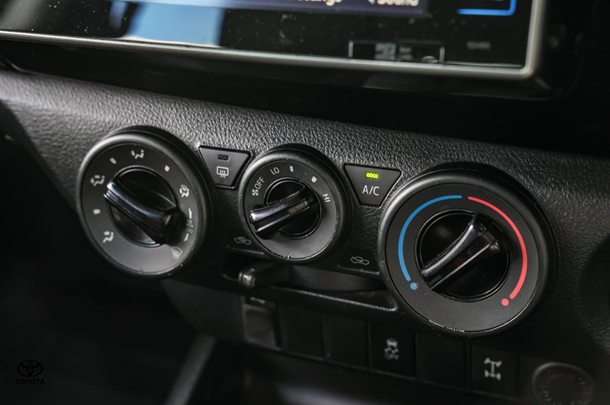 2018 Toyota HILUX Rugged image 15