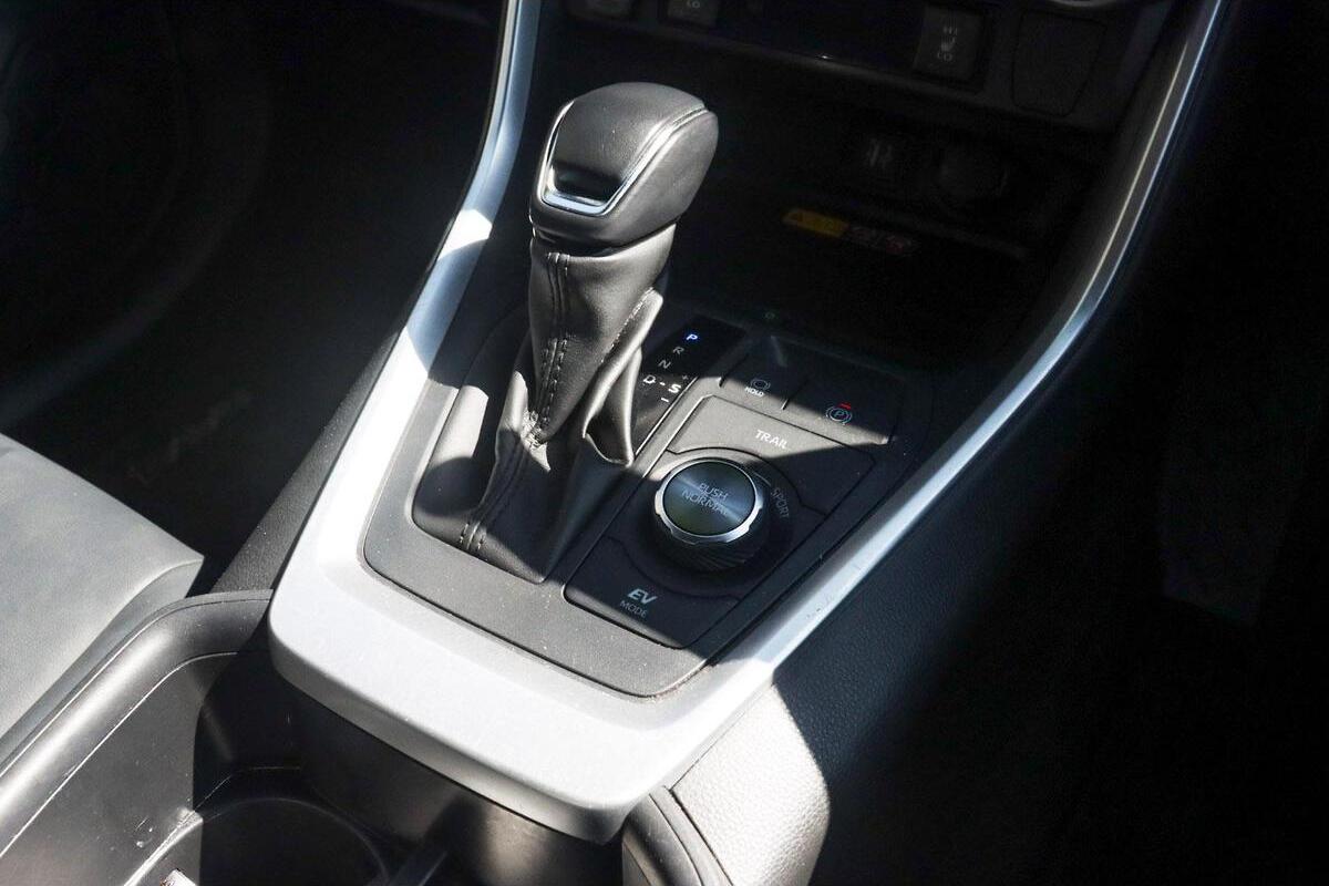 2024 Toyota RAV4 XSE Auto eFour image 16