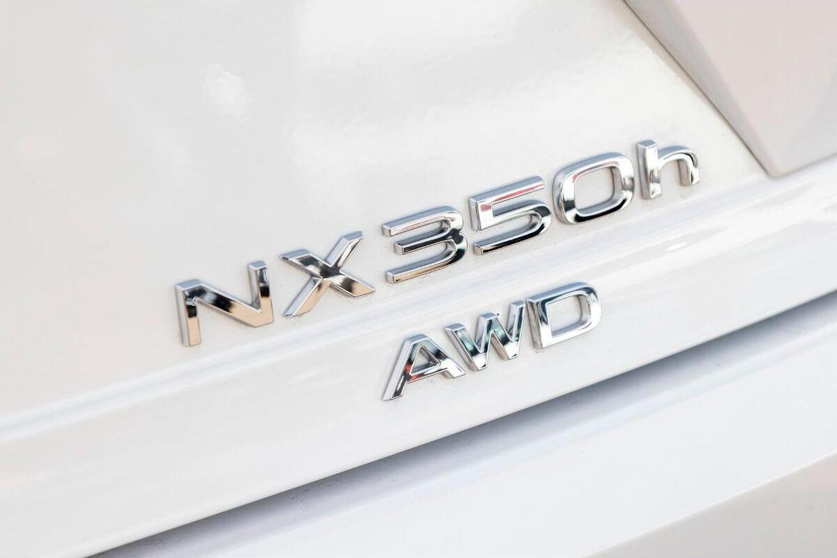 2024 Lexus NX NX350h Luxury Auto eFour image 6
