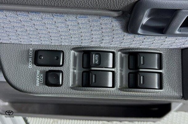 2020 Toyota LANDCRUISER MILITARY GXL image 17