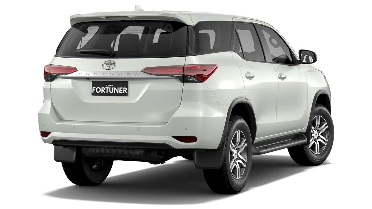 2025 Toyota Fortuner GX Automatic image 3