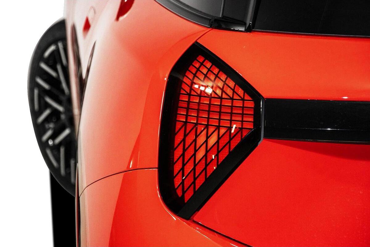 2024 MINI Cooper SE Favoured Auto image 10