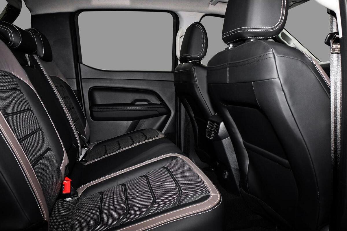 2024 Volkswagen Amarok TDI600 Style NF Auto 4MOTION Perm MY23 Dual Cab image 7