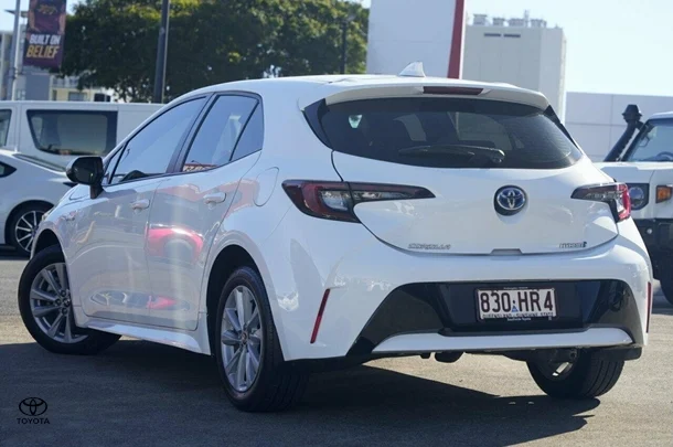 2023 Toyota Corolla Hatch Hybrid Ascent Sport image 3
