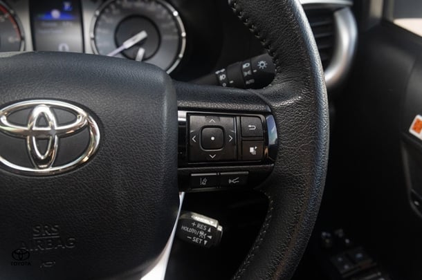 2022 Toyota HILUX SR5 image 11
