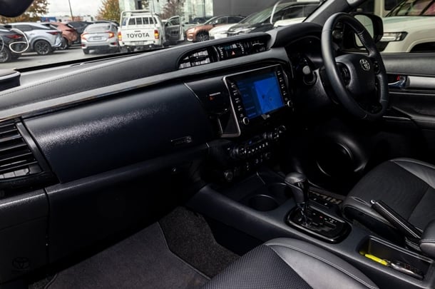 2023 Toyota HILUX Rogue image 8