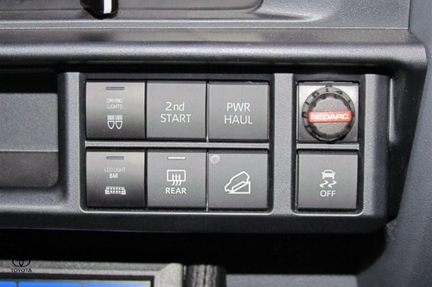 2024 Toyota LC Military GXL image 12