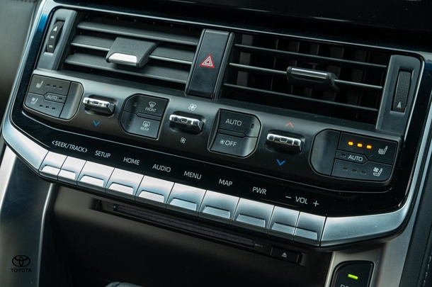 2023 TOYOTA Landcruiser VX image 14