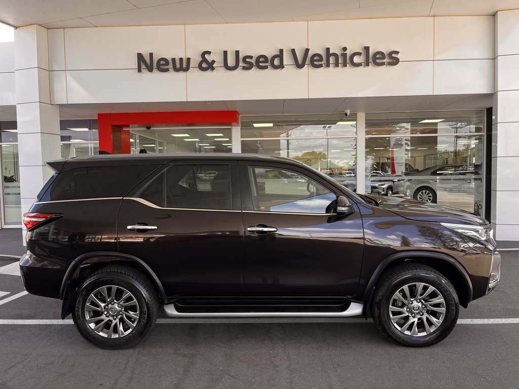 2020 Toyota Fortuner Crusade image 2