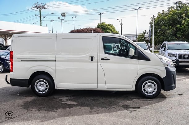 2020 Toyota Hiace LWB image 3