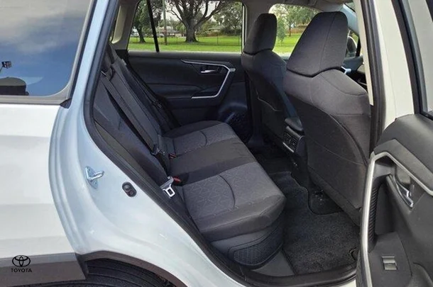 2021 Toyota RAV4 Hybrid GXL-2WD image 11