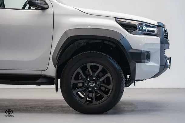 2024 Toyota Hilux 4x4 Rogue image 5