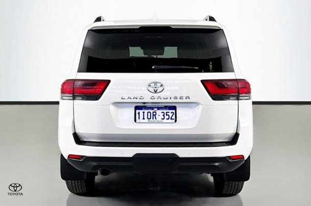 2023 Toyota LANDCRUISER VX image 7