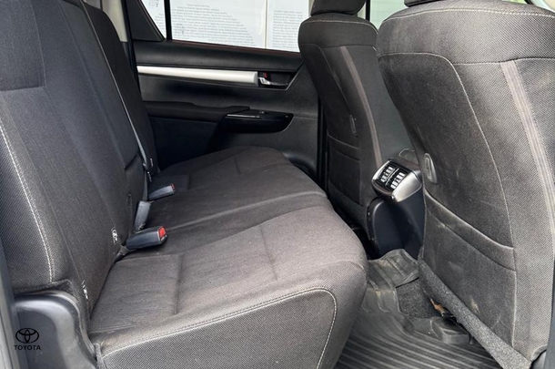 2020 Toyota Hilux SR5 image 21