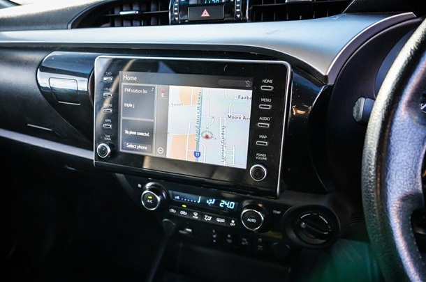 2021 Toyota Hilux 4x4 SR5 image 22