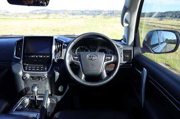 2020 Toyota Landcruiser VX image 15