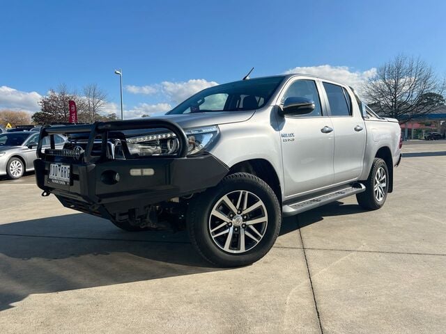 2018 Toyota HILUX SR5 image 1