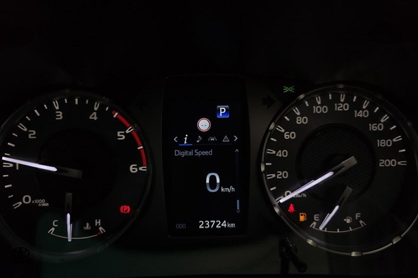 2023 Toyota Hilux SR image 17