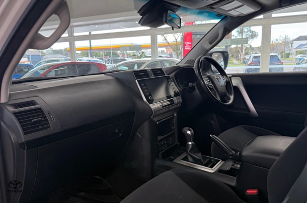 2022 Toyota Prado GXL image 11