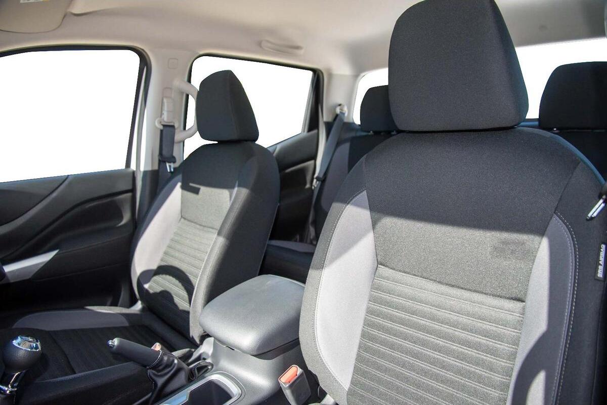 2024 Nissan Navara SL D23 Manual 4x4 MY24 Dual Cab image 8