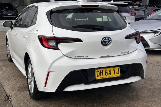 2023 Toyota Corolla Hatch Hybrid Ascent Sport image 2