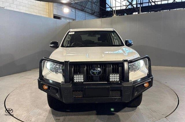 2021 Toyota Prado GX image 10